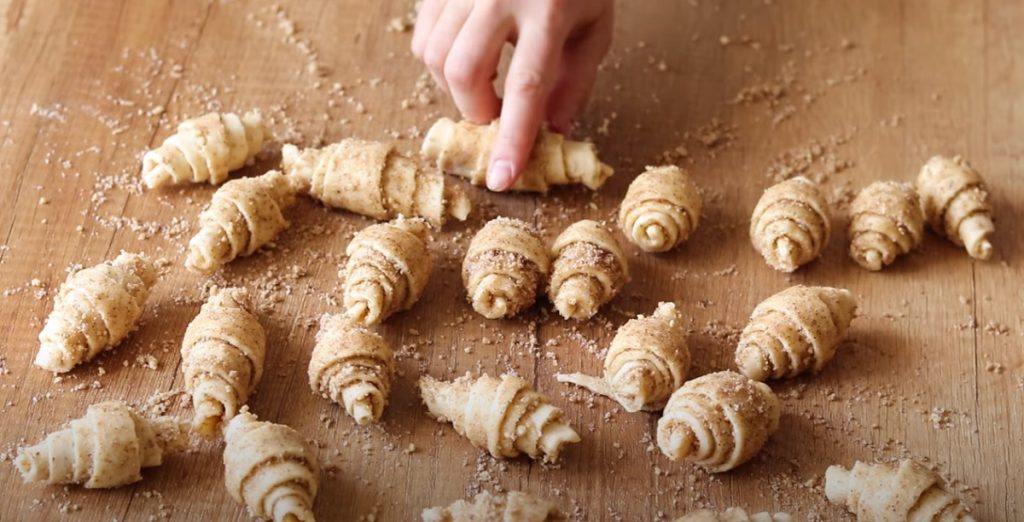 Ořechově-skořicové mini croissanty