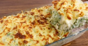 Kombinace ingrediencí v těchto zapékaných těstovinách s brokolicí a sýrem je ideální! Kombinace ingrediencí v těchto zapékaných těstovinách s brokolicí a sýrem je ideální!