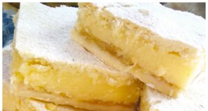 Křehké řezy s jablky a pudinkem