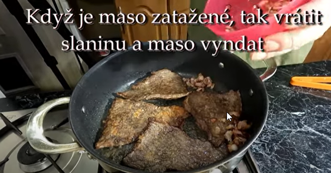 Recept na hovězí plátky na zelenině s lahodnou bramborovou kaší