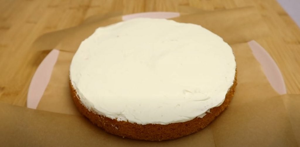 Dortík s mascarpone a jahodovým džemem