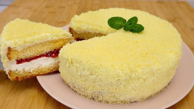 Lahodný dortík s mascarpone a jahodovým džemem! Lahodný dortík s mascarpone a jahodovým džemem!