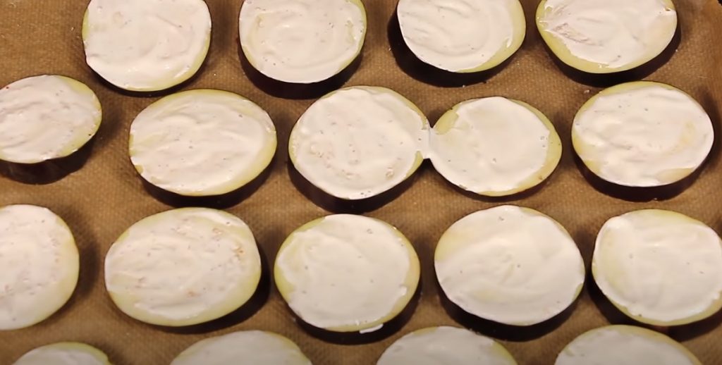 Lilek zapečený s kuřecím masem a žampiony