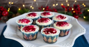 Muffiny s vanilkou, lesním ovocem a jemným krémem – chutné, jemné a nadýchané! Muffiny s vanilkou, lesním ovocem a jemným krémem - chutné, jemné a nadýchané!