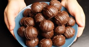 Připravte si tyto skvělé čokoládové koule – 10 minut a 3 ingredience!