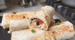Fantastické kuřecí burrito – plné kousků kuřecího masa, s lahodnou směsí rýže na mexický způsob, fazole, sýra a salsy! Fantastické kuřecí burrito - plné kousků kuřecího masa, s lahodnou směsí rýže na mexický způsob, fazole, sýra a salsy!