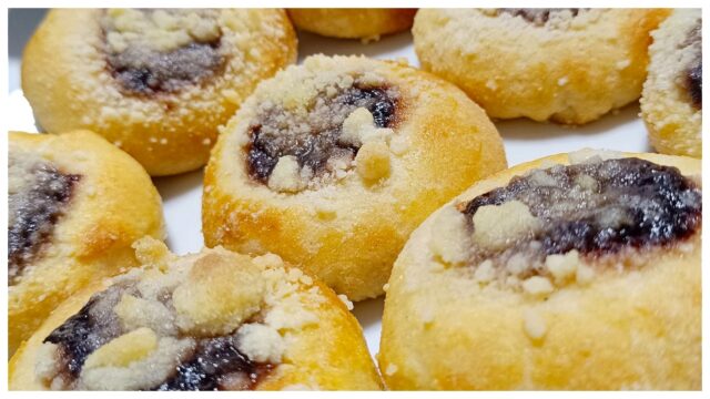 Dvojctihodné koláče s tvarohem a povidly – tradiční kynutá klasika jako od babičky