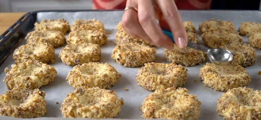 Ořechové cookies s džemem