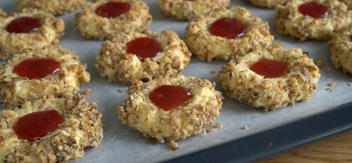 Ořechové cookies s džemem