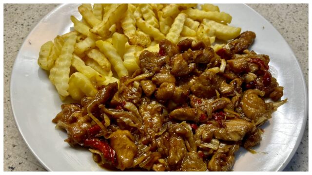 Krůtí čína: Rychlý recept na šťavnaté krůtí maso se zeleninou (jednoduše a chutně)