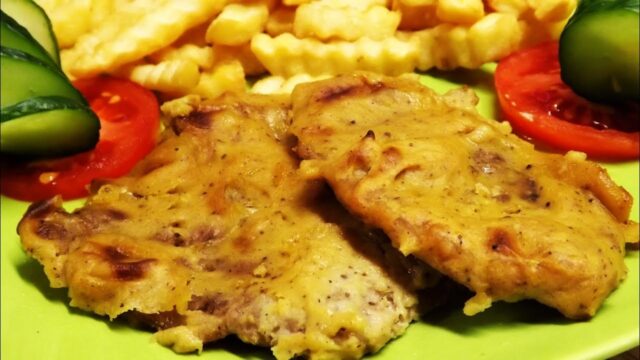 Hořčičné vepřové kotlety v troubě jsou vynikající pokrm, který si určitě oblíbíte