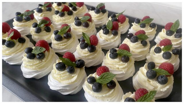 mini pavlova