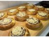 Poctivé domácí koláče s tvarohem, povidly a drobenkou: Tradiční recept na kynuté těsto