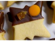 Pomerančové cukroví s marmeládou a čokoládou: Svěží vánoční klasika s citrusovým nádechem Pomerančové cukroví s marmeládou a čokoládou: Svěží vánoční klasika s citrusovým nádechem