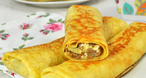 Slané palačinky plněné mletým hovězím masem a vajíčkem – předkrm hotový!