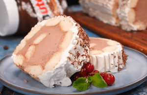 Piškotový základ, nutellový krém a smetana: Recept na výbornou roládu!