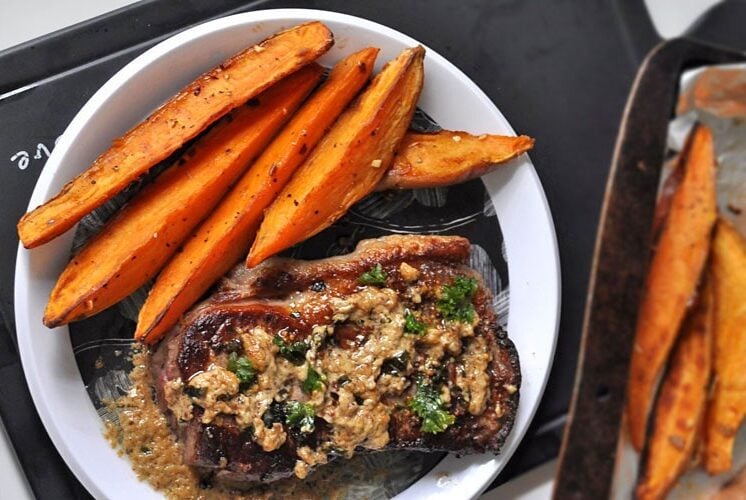 Hovězí steak se smetanovo-hořčicovou omáčkou - má jen 3 základní ingredience!