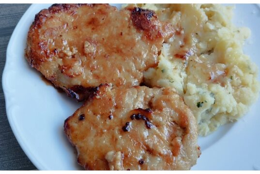 Utopené řízky: Netradiční recept na nakládané řízky v nálevu s cibulí Utopené řízky v jogurtu a bujónu | Prima Inspirace