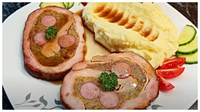 Plněná uzená roláda s bramborovou kaší Plněná uzená roláda s bramborovou kaší