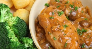 Jak připravit kuřecí prsa v bohaté houbové omáčce: Snadný a chutný recept