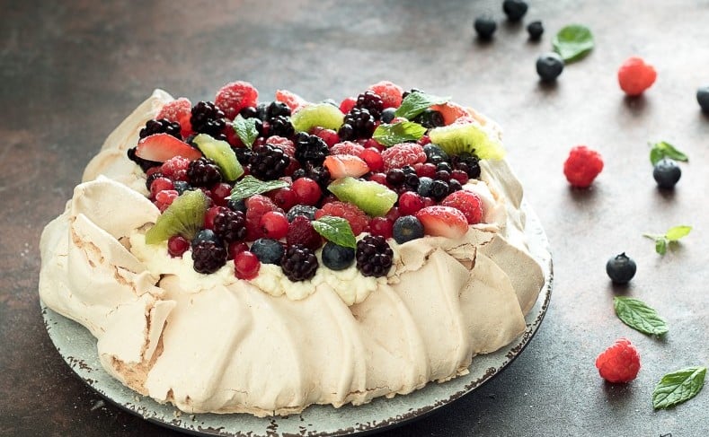 Ideální dezert pro každou příležitost: Dort Pavlova s mascarpone a ovocem