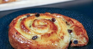 Domácí šneky s rozinkami a vanilkovým krémem: Perfektní recept na sladké pečení