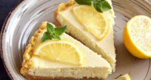 Oslnivý citronový cheesecake s mascarpone, tvarohem a řeckým jogurtem – osvěžující lahůdka!