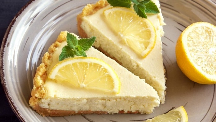 Oslnivý citronový cheesecake s mascarpone, tvarohem a řeckým jogurtem - osvěžující lahůdka!