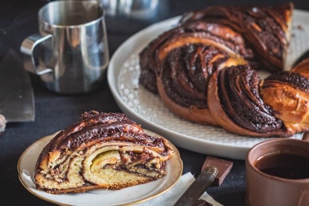 Voňavá lahůdka - Domácí čokoládový pletenec s ořechy - dokonalý!