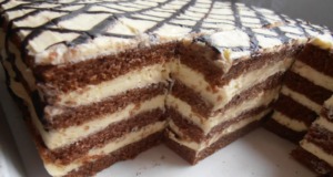 Slavnostní kakaový dort s krémem z bílé čokolády a mascarpone