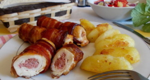 Kuřecí rolky plněné sýrem, zabalené ve slanině pro váš speciální oběd