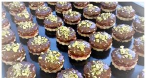 Marcipánová kolečka: Recept na jemné vánoční cukroví s lahodnou náplní Marcipánová kolečka s čokoládovou polevou