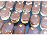 Dokonalé mandlové oválky: Recept na cukroví, které vypadá složitě, ale je snadné Mandlové oválky s čokoládovou náplní – luxusní vánoční cukroví s jemným mandlovým aroma