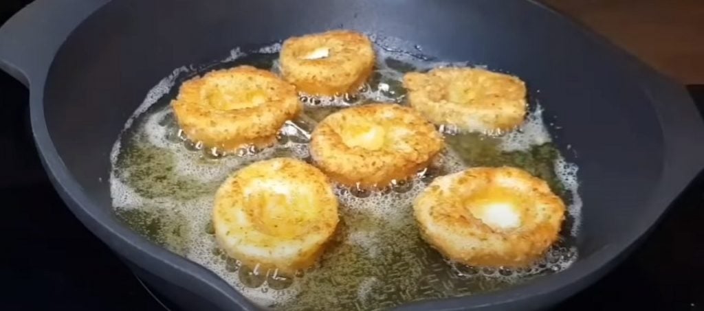 Plněná vajíčka mohou být originální a vypadat opravdu slavnostně! Tento recept určitě vyzkoušejte!