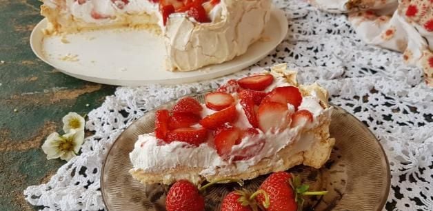 Dort Pavlova s mascarpone a jahodami - neodoláte!