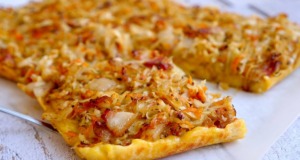 Fantastický bramborový zelník se slaninově-cibulovou náplní