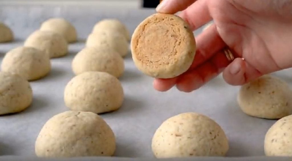 Sušenky Ořechové sněhové kuličky - jednoduchý a chutný recept bez vajec, který se rozplývá v ústech