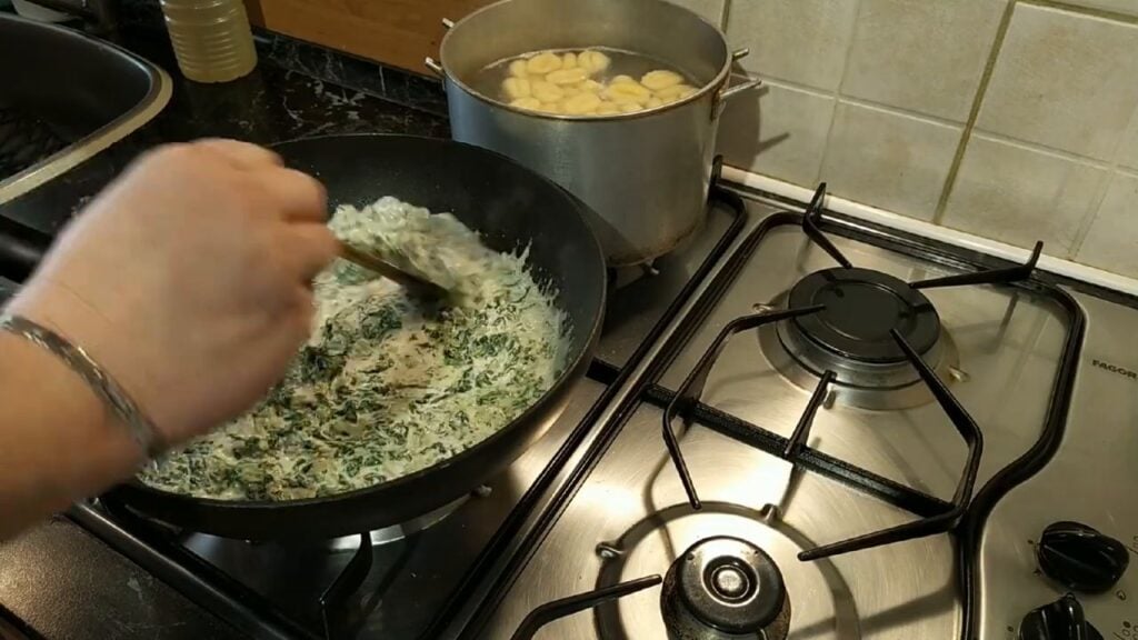 Gnocchi se špenátem a kuřecím masem