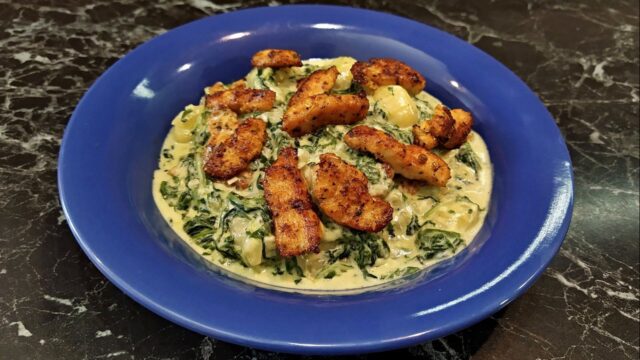 Gnocchi se špenátem a kuřecím masem Gnocchi se špenátem a kuřecím masem