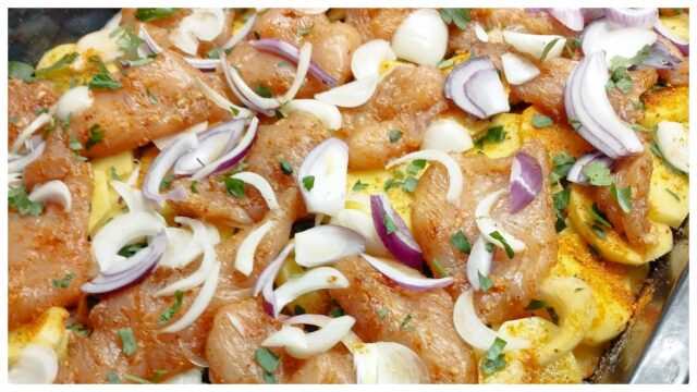 Zapékané brambory s kuřecím masem a smetanou