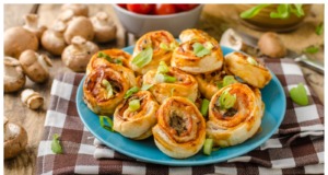 Rychlé občerstvení pro přátelé – Pizza šneci z listového těsta se šunkou, sýrem a žampiony