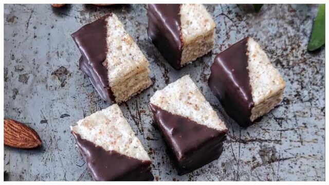 Mini štafetky s kávovým krémem a čokoládovou polevou - vánoční cukroví