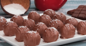Kokosovo-mléčné kuličky obalené v čokoládě – skvělé cukroví Kokosovo-mléčné kuličky obalené v čokoládě - skvělé cukroví