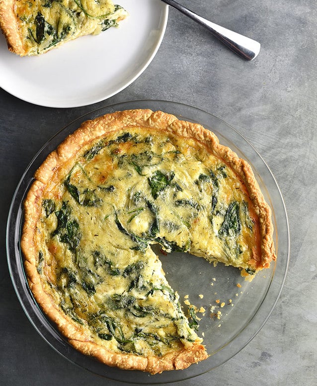 Lahůdka! Fantastický Quiche se špenátem, česnekem a feta sýrem!