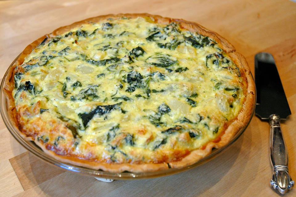 Lahůdka! Fantastický Quiche se špenátem, česnekem a feta sýrem!