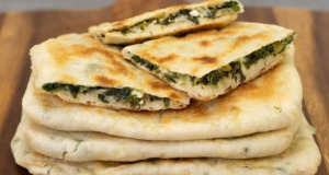 Domácí slané koláče plněné zeleninou a sýrem: Perfektní recept na pohoštění