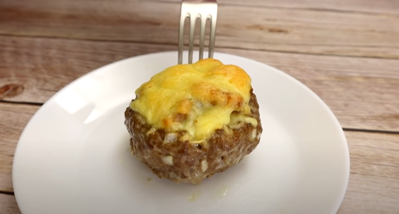Fantastická hnízda z mletého masa se žampiony a sýrem - jednoduchá chuťovka