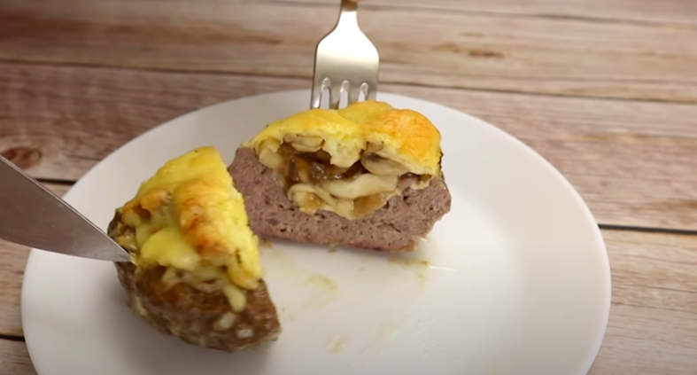 Fantastická hnízda z mletého masa se žampiony a sýrem - jednoduchá chuťovka