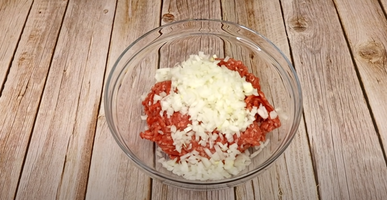 Fantastická hnízda z mletého masa se žampiony a sýrem - jednoduchá chuťovka