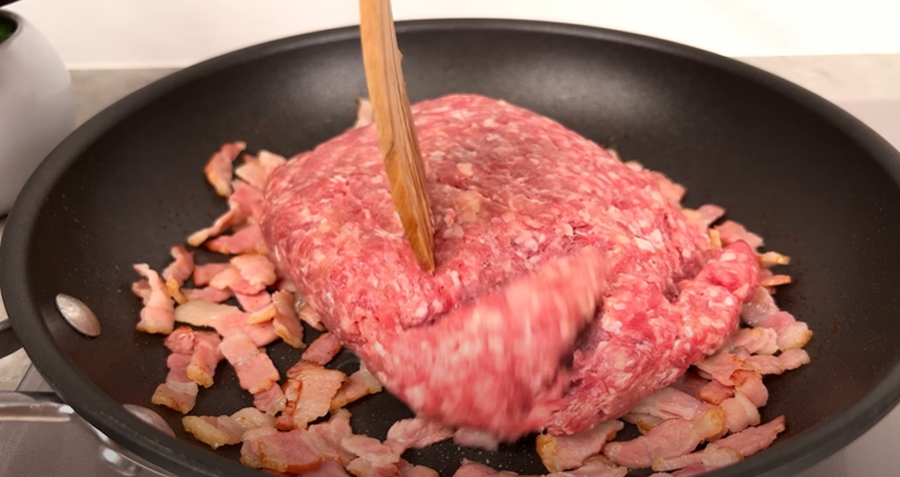 Rychlý recept na italské farfalle s mletým masem a slaninkou - úžasná klasika!